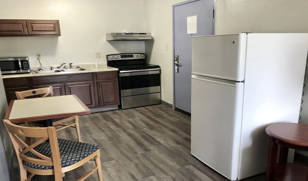 Palace Inn & Suites Newport News Jefferson Ave - photo 11