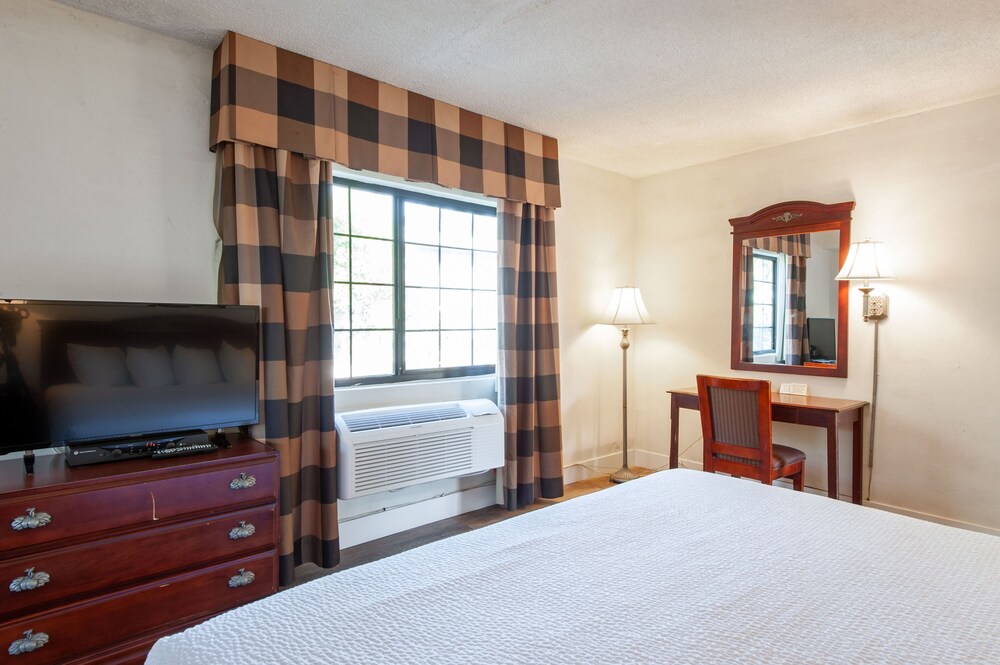 Studio City Court Yard Hotel - photo 22