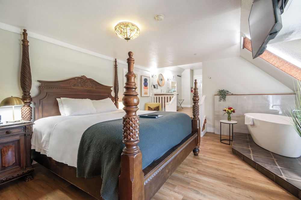 Cedar Gables Inn - photo 32
