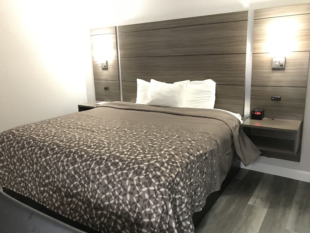 HomeTown Inn — hotel near Saint Cloud Regional Airport