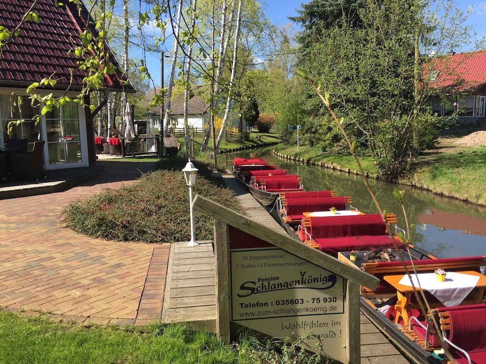 Pension Zum Schlangenkoenig — 4-Star Luxury Hotel in Burg, Germany