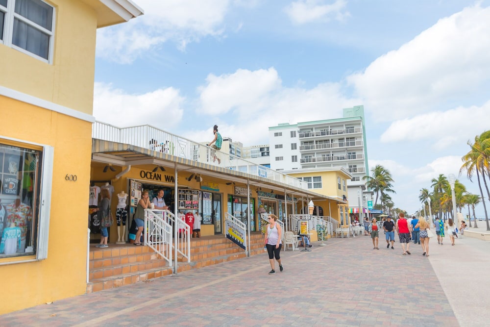 427 City View Hollywood Beach Resort - photo 15