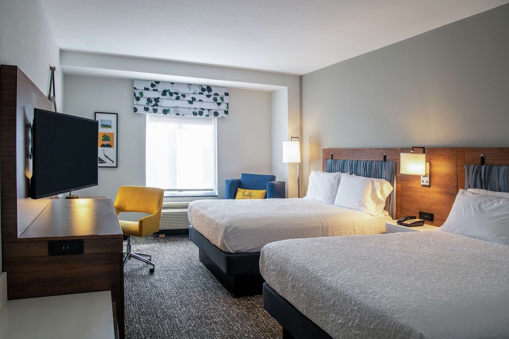 Hampton Inn & Suites Los Angeles Sherman Oaks - photo 11