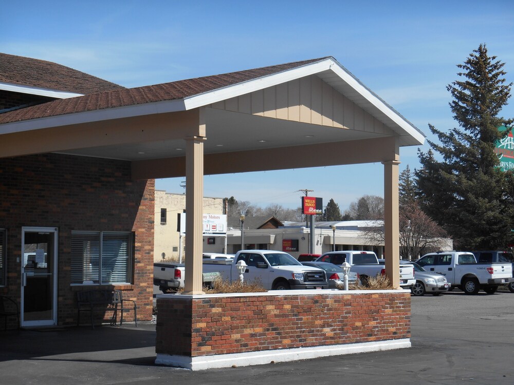 Henry's Fork Inn - photo 15
