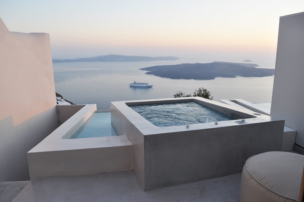 Aesthesis Boutique Villas Firostefani — 4-Star Luxury Hotel in Fira, Greece