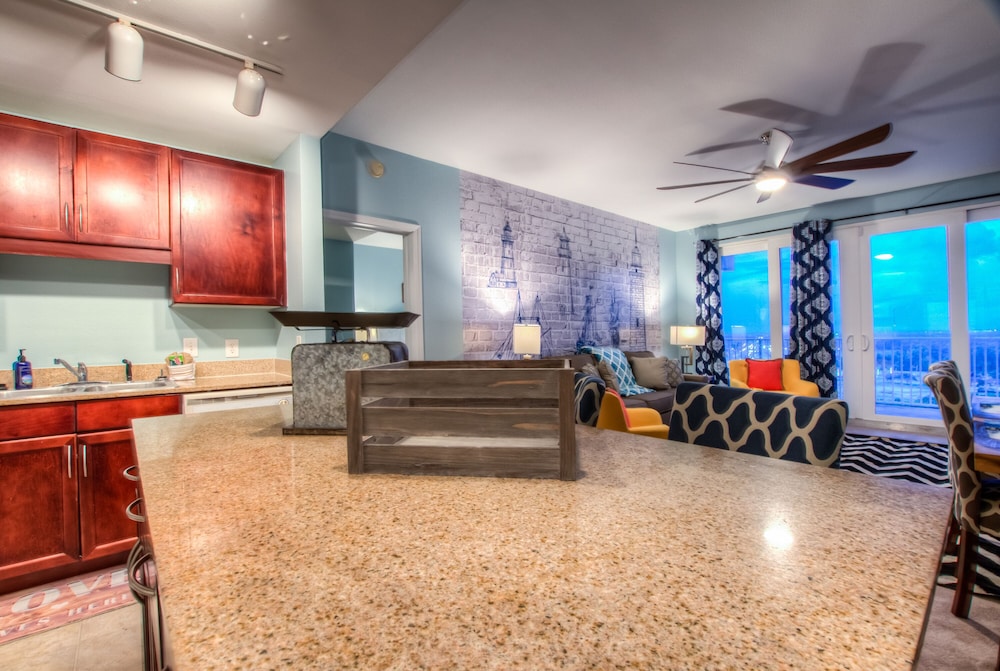 Laketown Wharf Resort by Aneliya's Rentals - photo 654