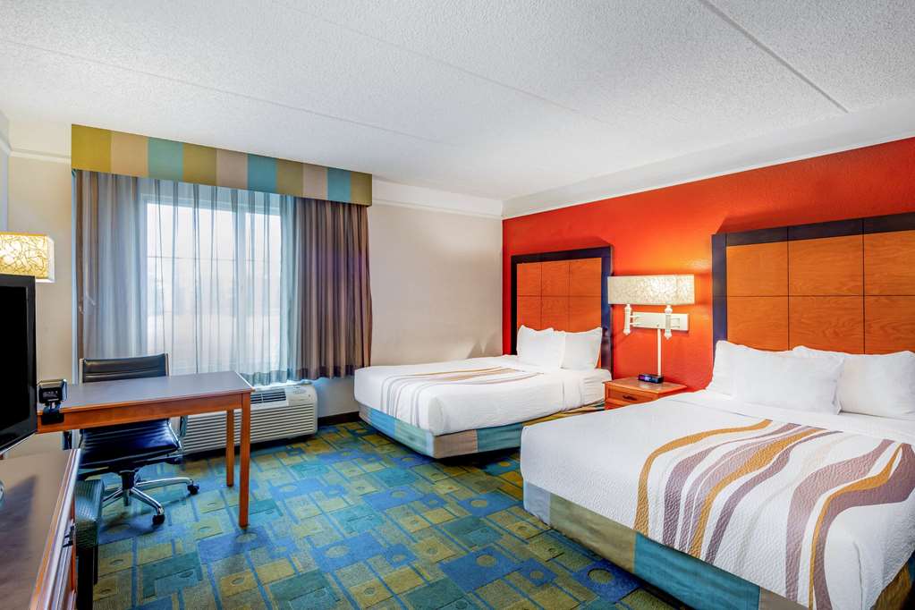 La Quinta Inn & Suites by Wyndham Fremont Silicon Valley - photo 14