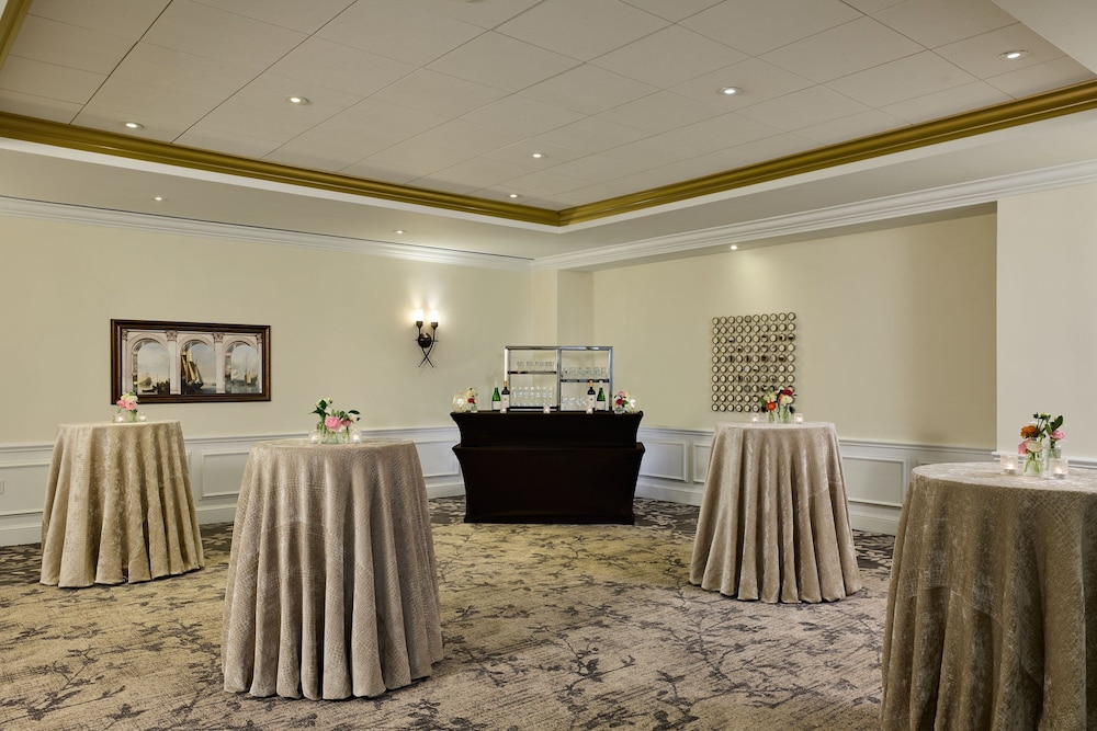 The Alexandrian Old Town Alexandria Autograph Collection - photo 46