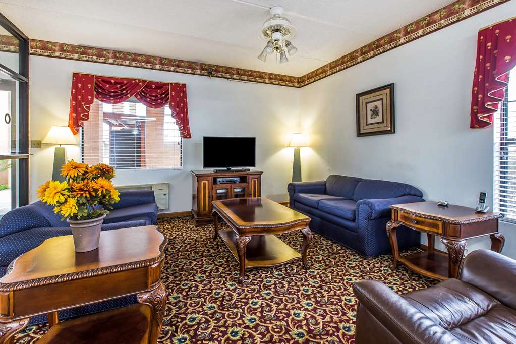 Econo Lodge Inn & Suites Albany North - photo 5