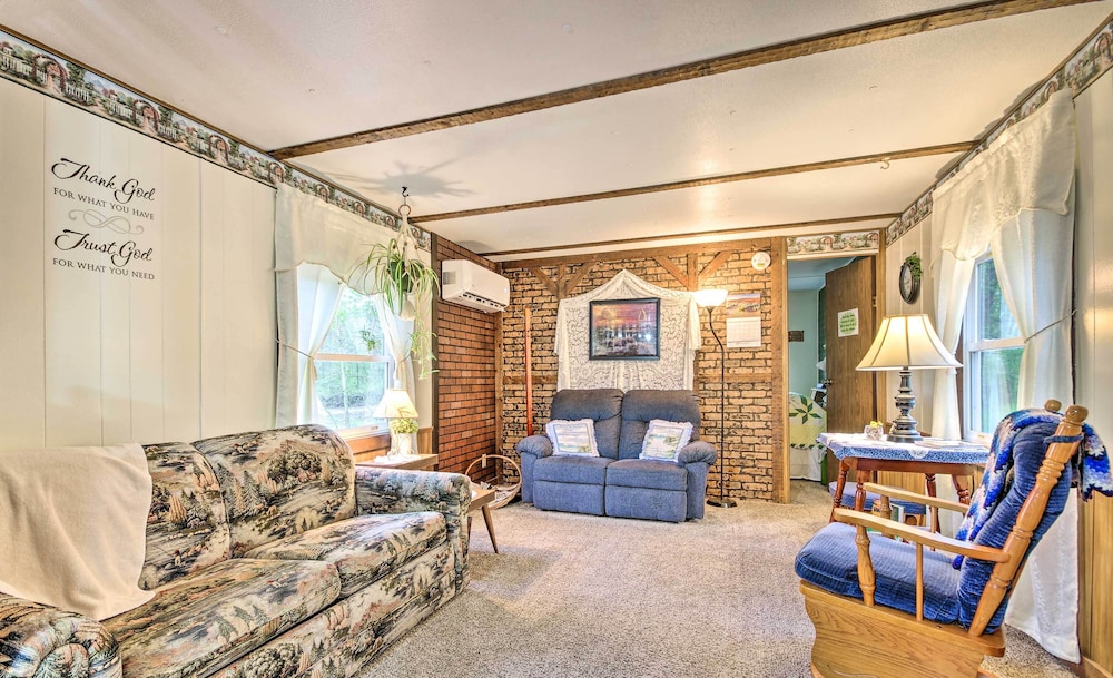 Unique Creekside Escape Enjoy On Site Goats — Florence