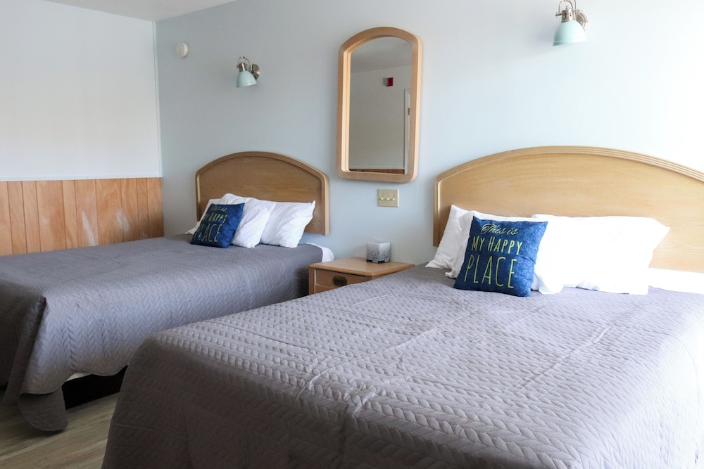 Mainsail Motel & Cottages - photo 7