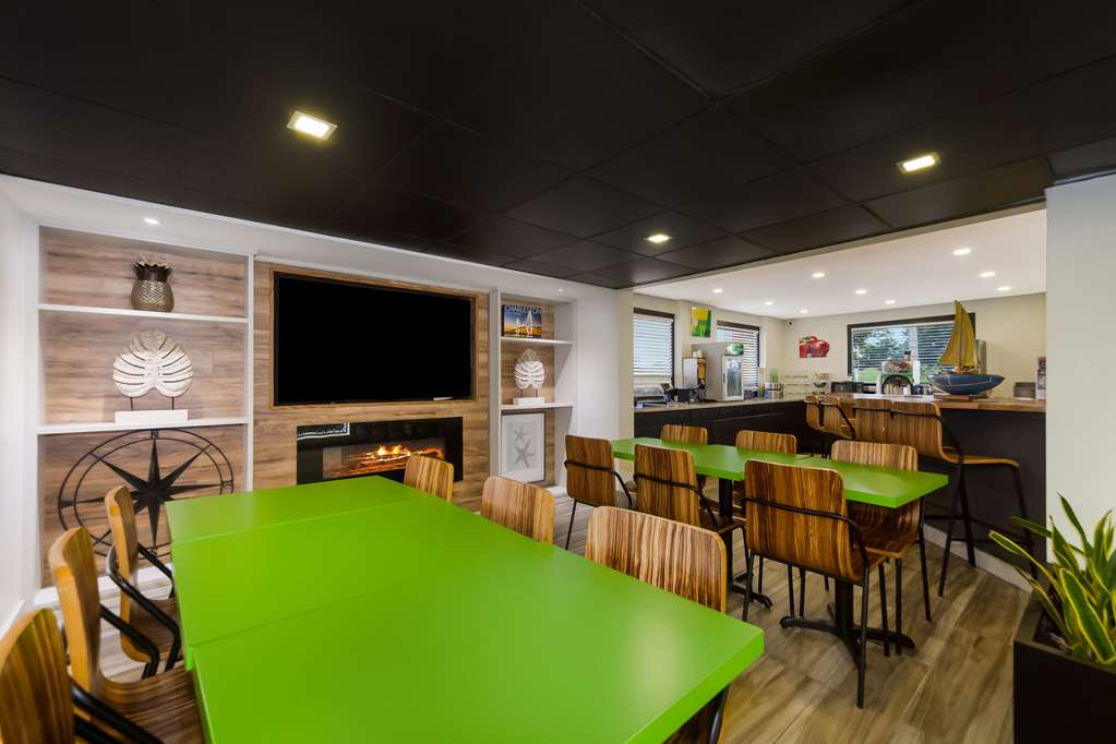 Quality Inn Coliseum - photo 30