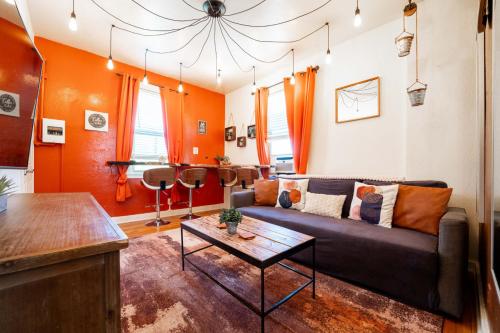 Spring Serenity Chic 1BR Apt Walk to UofA — 4-Star Luxury Hotel in Tucson, United States