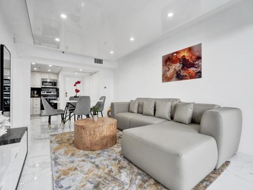 High Floor Miami Beach Pool Beach Service 1219 — 4-Star Luxury Hotel in Miami Beach, United States