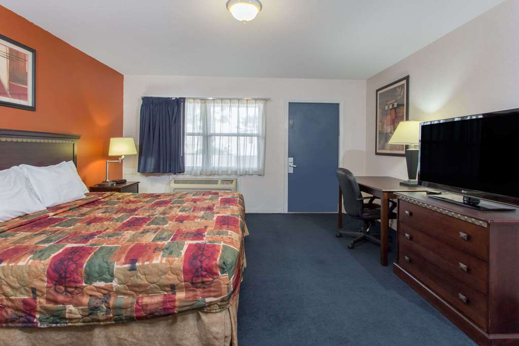 Knights Inn Arcadia - photo 11