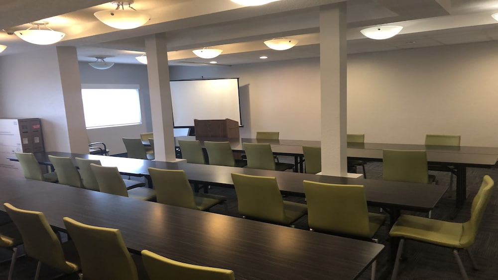 Holiday Inn Express & Suites West Palm Beach Metrocentre by IHG - photo 84