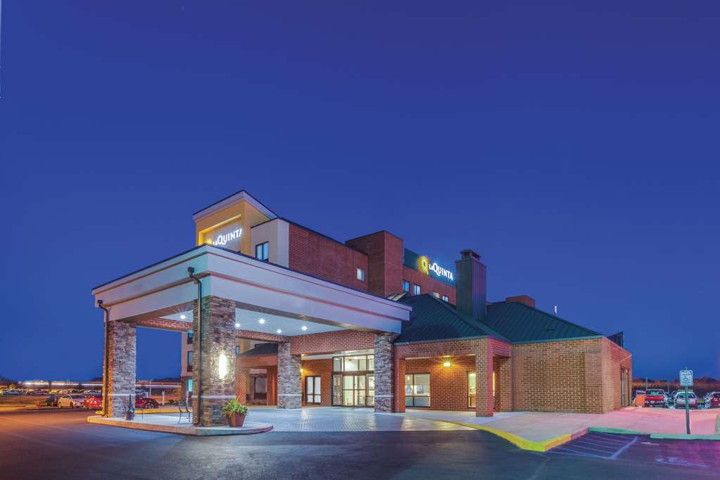 La Quinta Inn & Suites by Wyndham Philadelphia Airport - featured photo