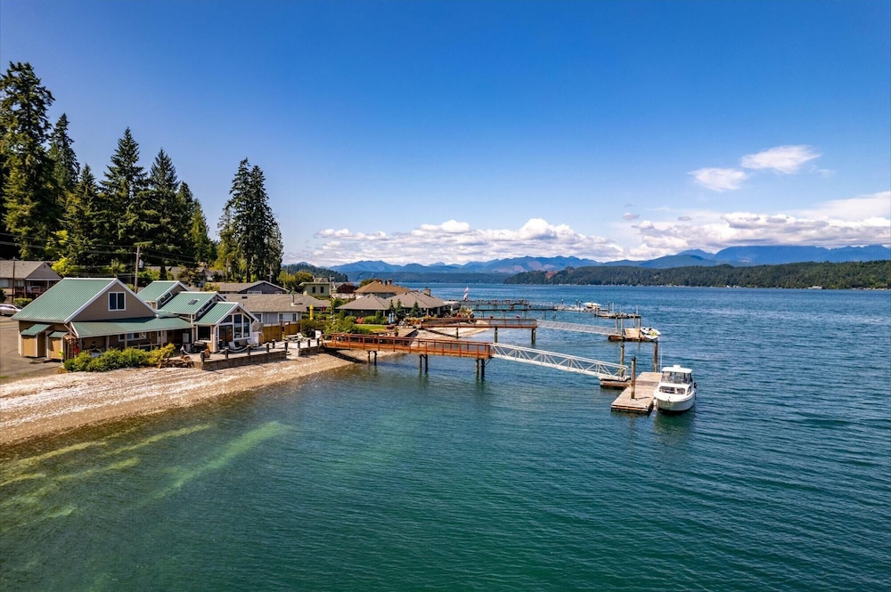 Hood Canal Waterfront w Hot Tub Dock in Union, United States