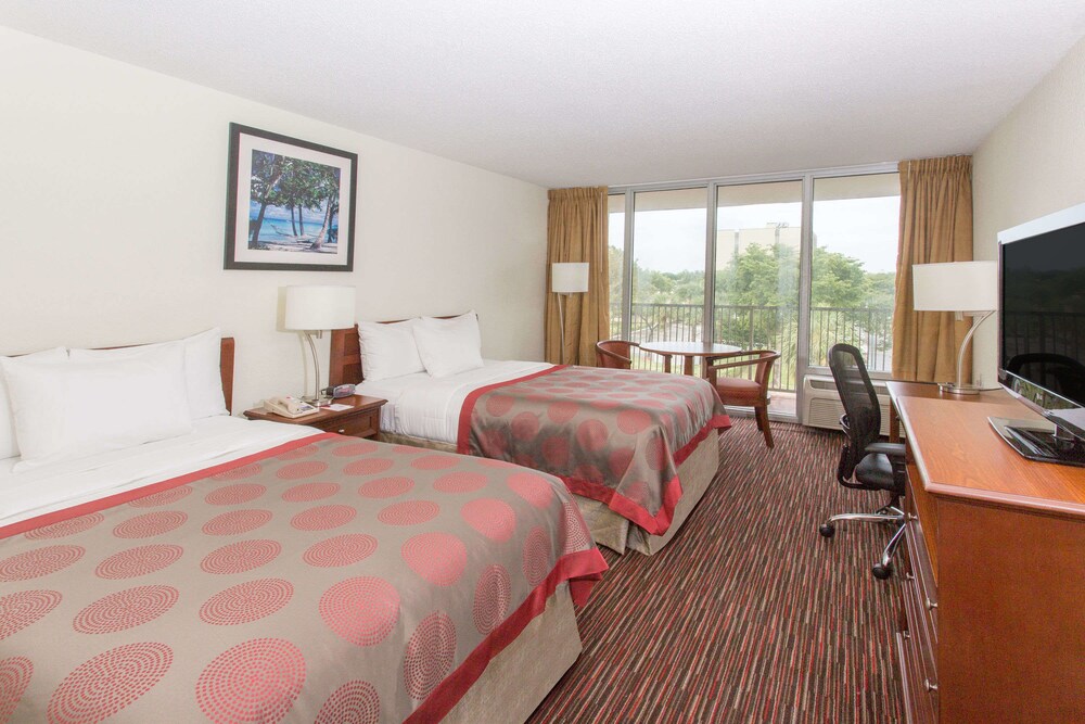Ramada by Wyndham Hialeah Miami Airport North - photo 7