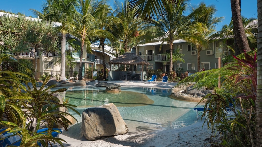 Marlin Cove Resort - carbon neutral hotel in Trinity Beach