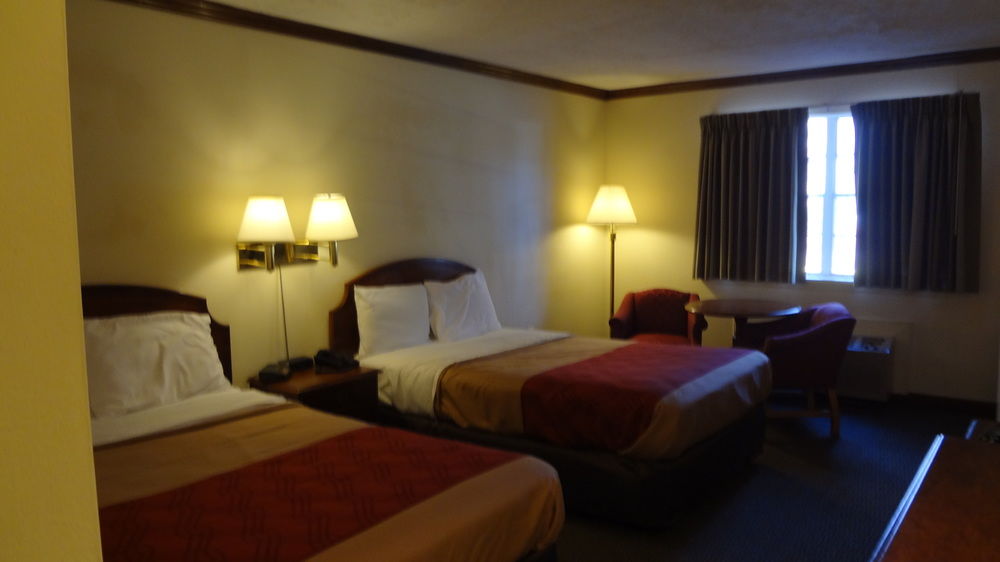 Econo Lodge Colonial - photo 7