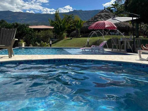 Increible Casa De Campo Con Piscina Y Jacuzzi — 4-Star Luxury Hotel in Tamesis, Colombia