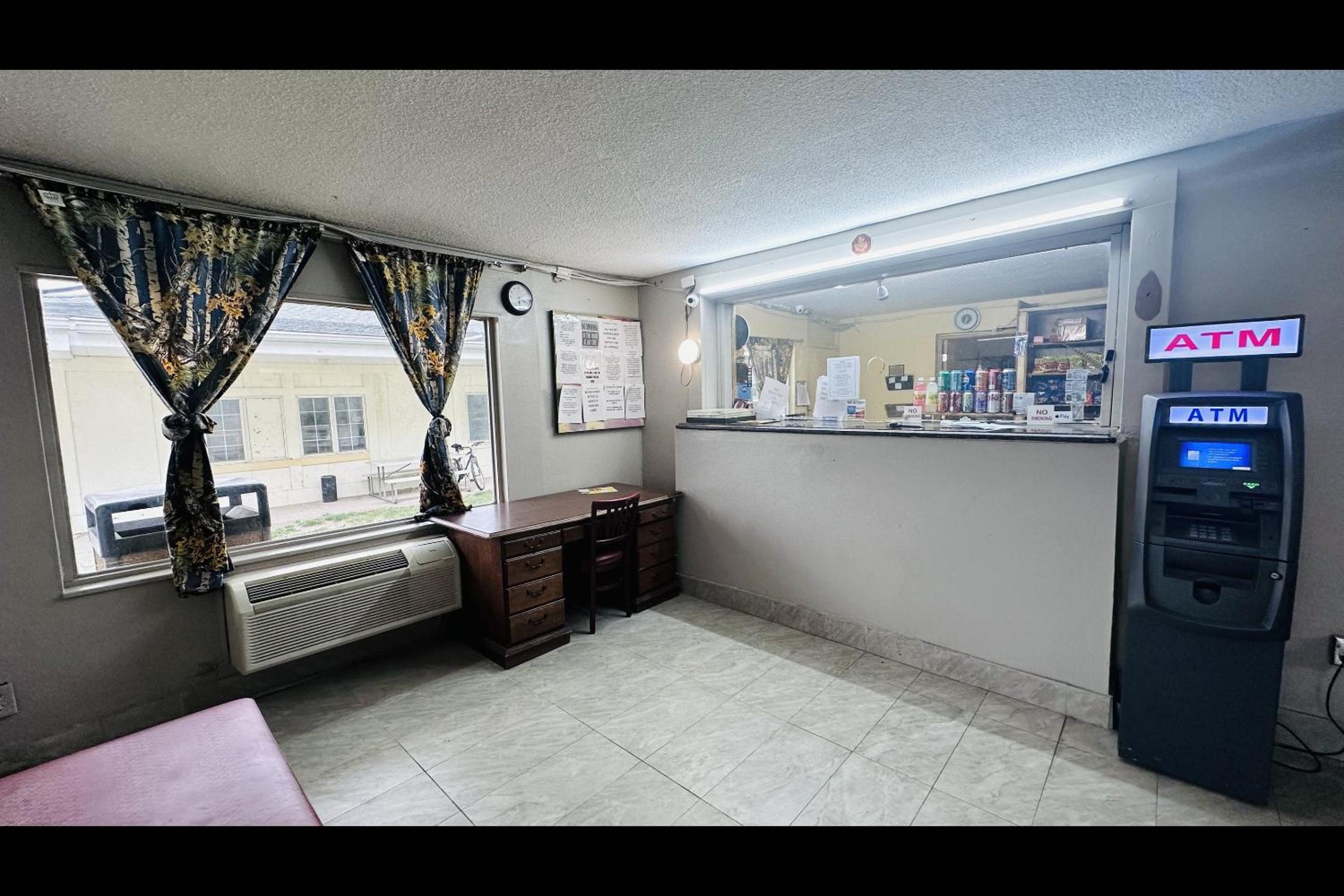 Hallmark Inn By OYO Fort Wayne - photo 4