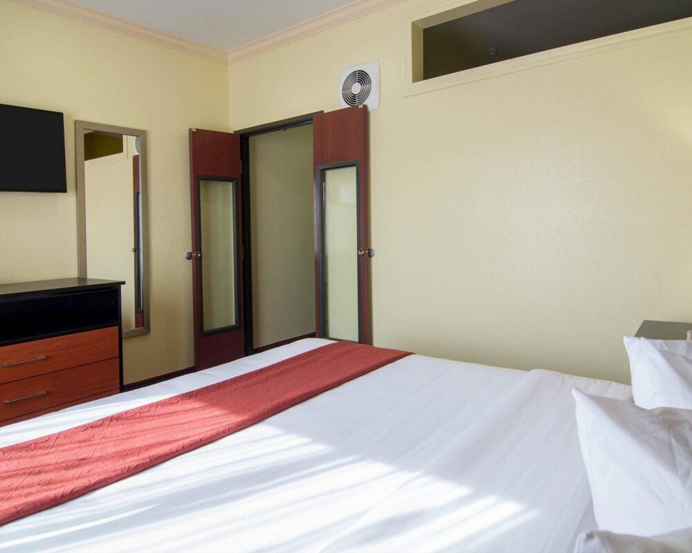 Springwood Suites Houston IAH Beltway 8 - photo 10