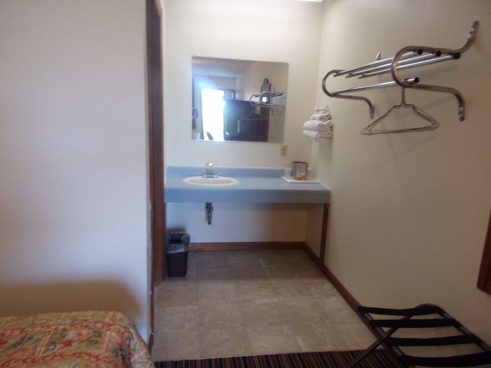 Huggy Bear Motel - photo 14