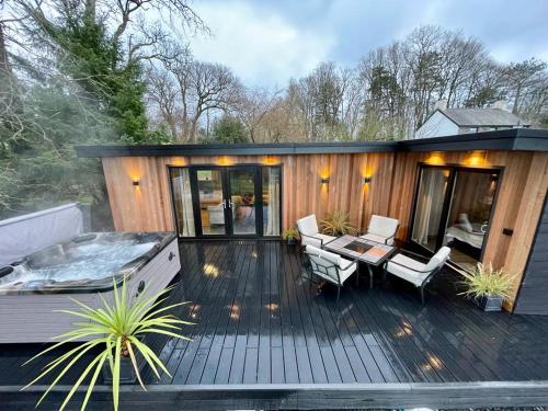 The Cabin@TyddynUcha — 4-Star Luxury Hotel in Caernarfon, United Kingdom