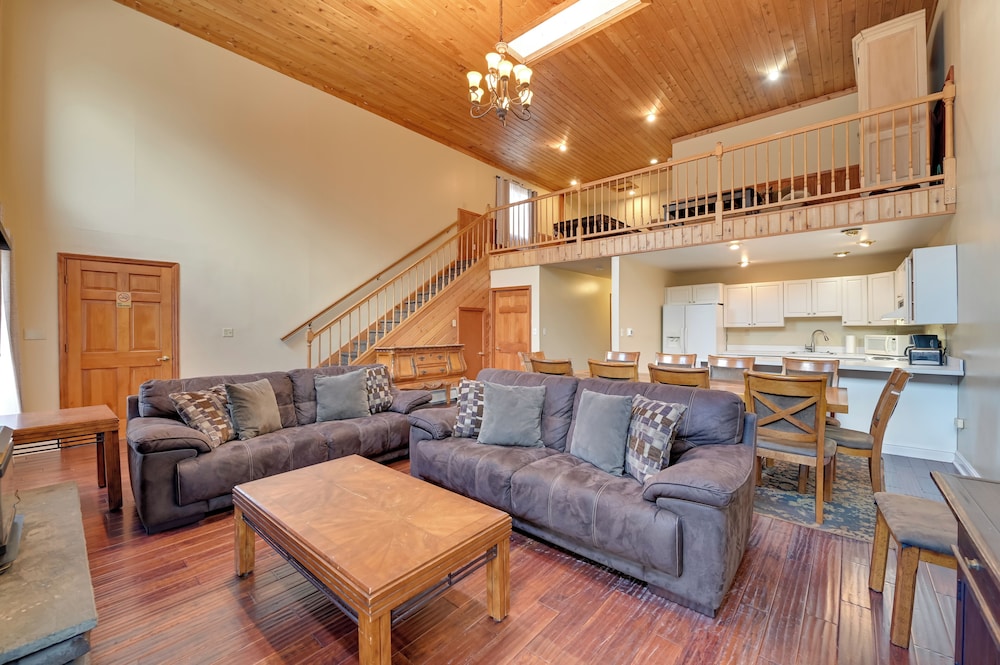 1 Mi to Hunter Mtn Skiing: Family friendly Stay — 4-Star Luxury Hotel in Hunter, United States