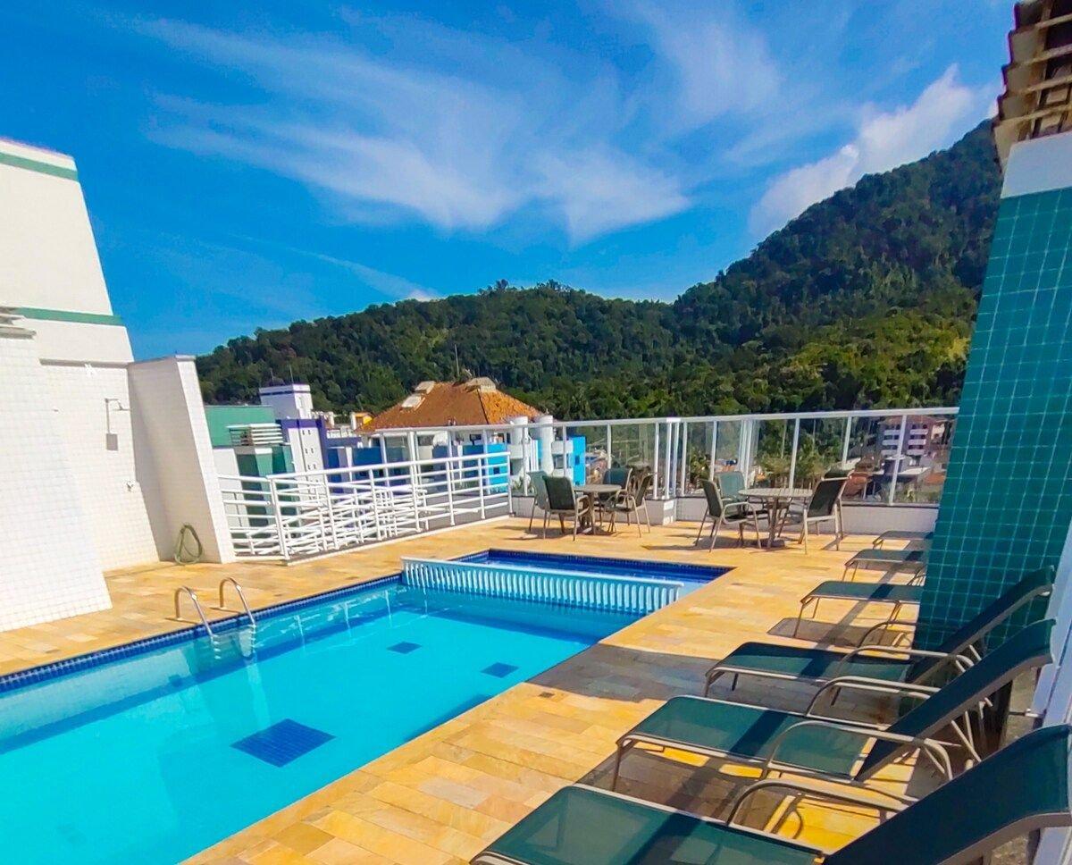 Apartamentos a 200m praia das Toninhas Condomínio Vista Verde Piscina na Cobertura com vista Espetacular — 4-Star Luxury Hotel in Ubatuba, Brasil
