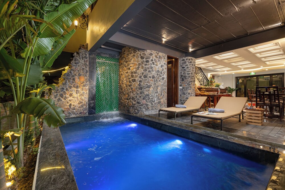 Tam Coc Mountain Sunset and Garden Hotel in Ninh Binh, Vietnam