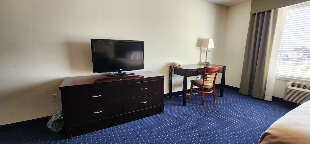FairBridge Inn & Suites Canadian - photo 20
