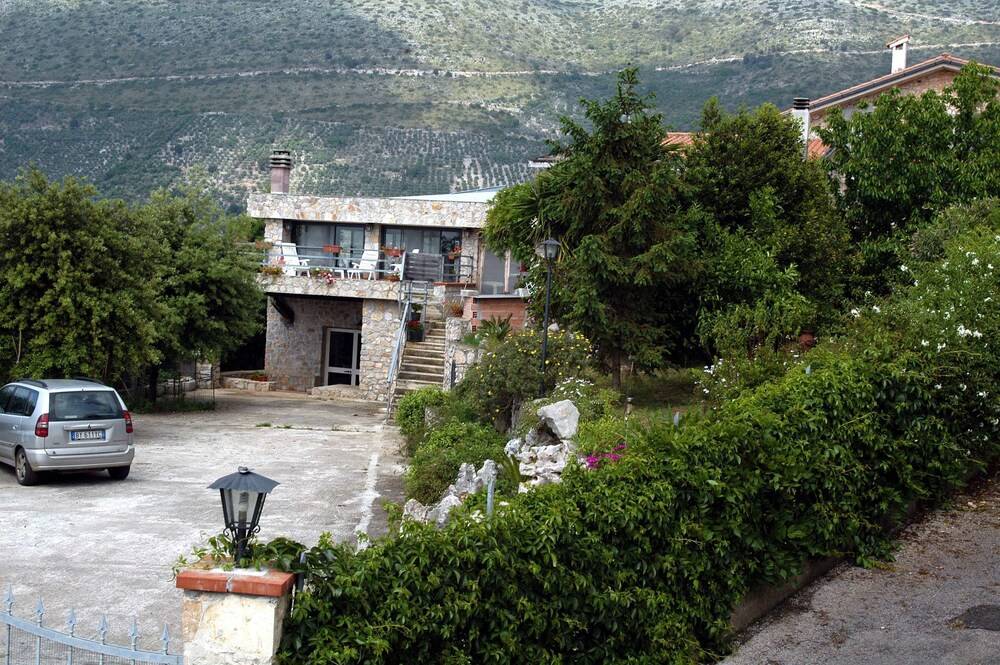 B&B La Vecchia Scuola — 4-Star Luxury Hotel in Sonnino, Italy
