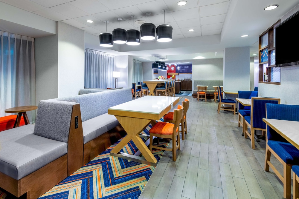 Hampton Inn Denver International Airport - photo 20