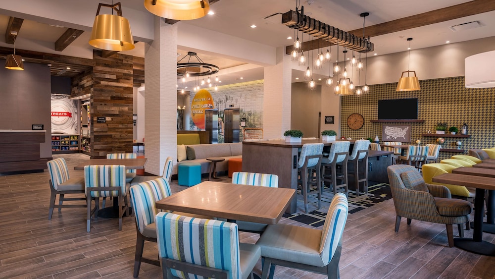 Hampton Inn Riverside Downtown - photo 3