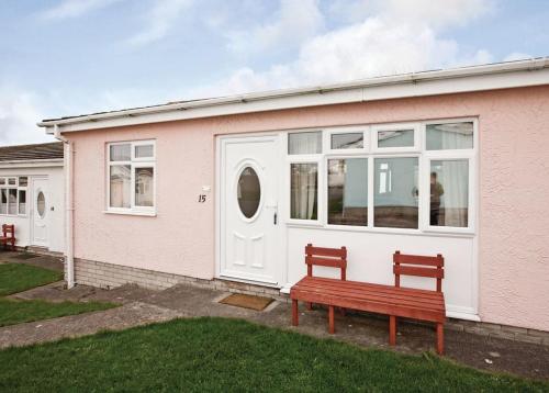 Anglesey Bungalows - carbon neutral hotel in Holyhead