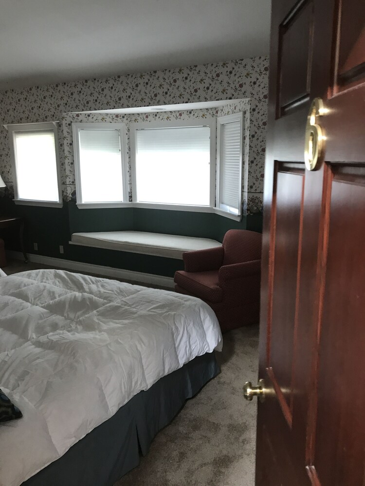 Nirvana Inn & Grill - photo 28