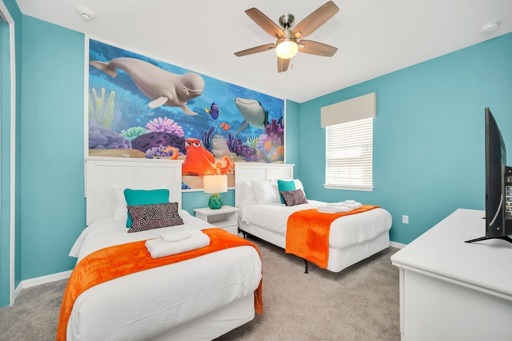 New Decor With Mickey Nemo Tinkerbell & Star Wars Rooms Private Pool and Game Room - photo 18