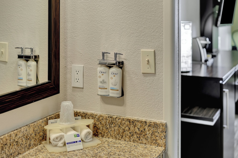 Holiday Inn Express Hotel & Suites Beatrice by IHG - photo 56