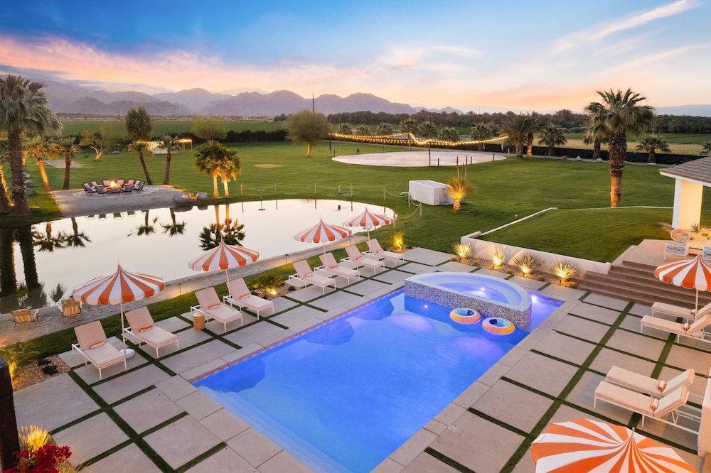 Buena Vista by Avantstay Massive Outdoor Oasis w Pool Spa & Firepit - photo 6