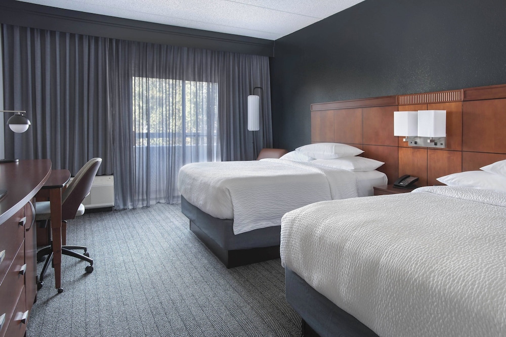Courtyard by Marriott Norwalk - photo 10