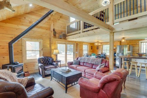 Secluded Cabin with Mtn Views about 33 Mi to Bigfork — 4-Star Luxury Hotel in Bigfork, United States