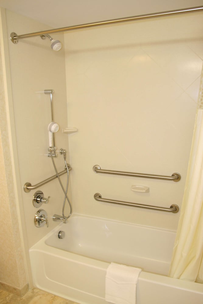 Hampton Inn Warrenton - photo 26