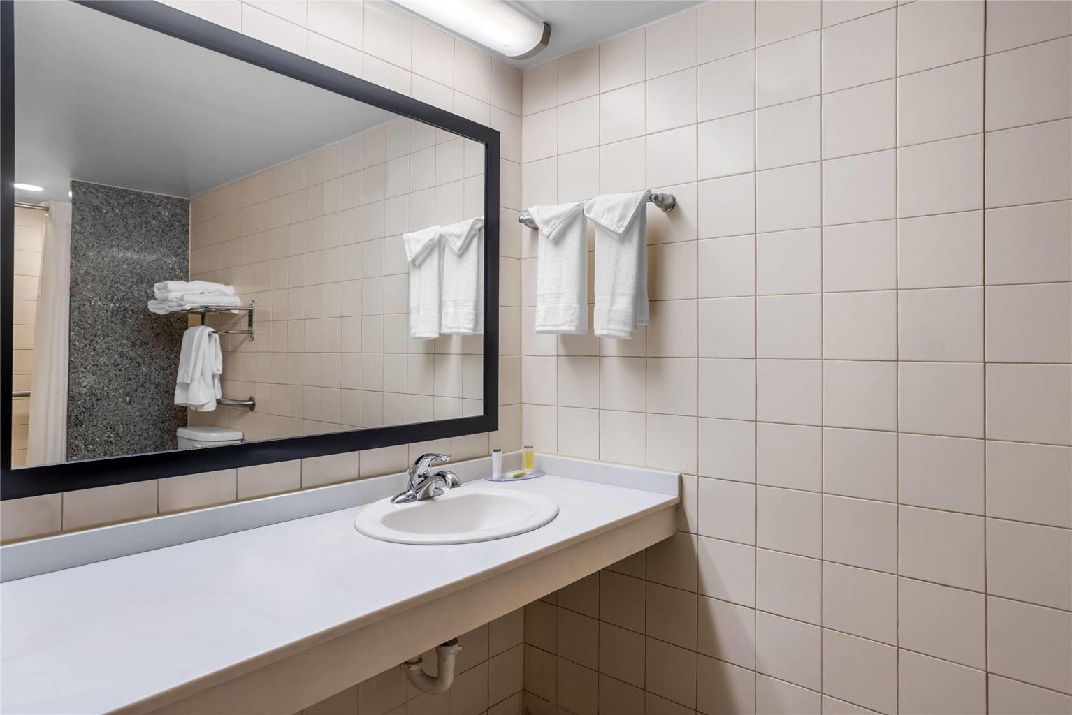 Days Inn by Wyndham Adel I 75 - photo 23
