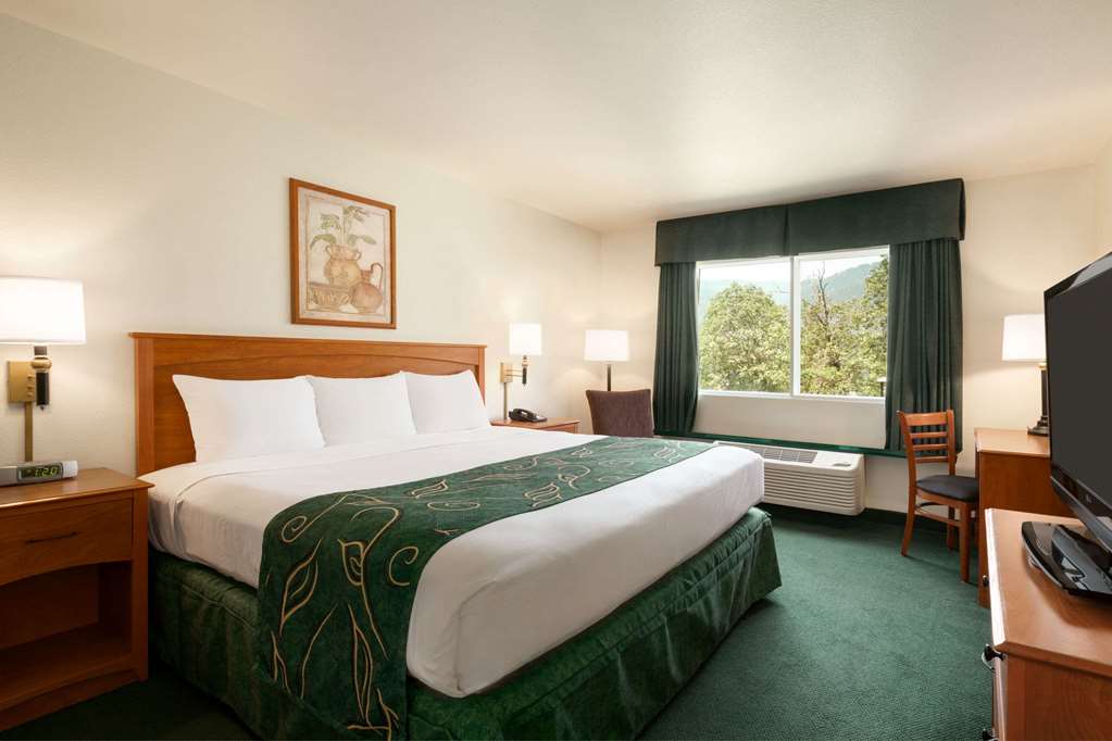 Travelodge by Wyndham Dunsmuir - photo 8