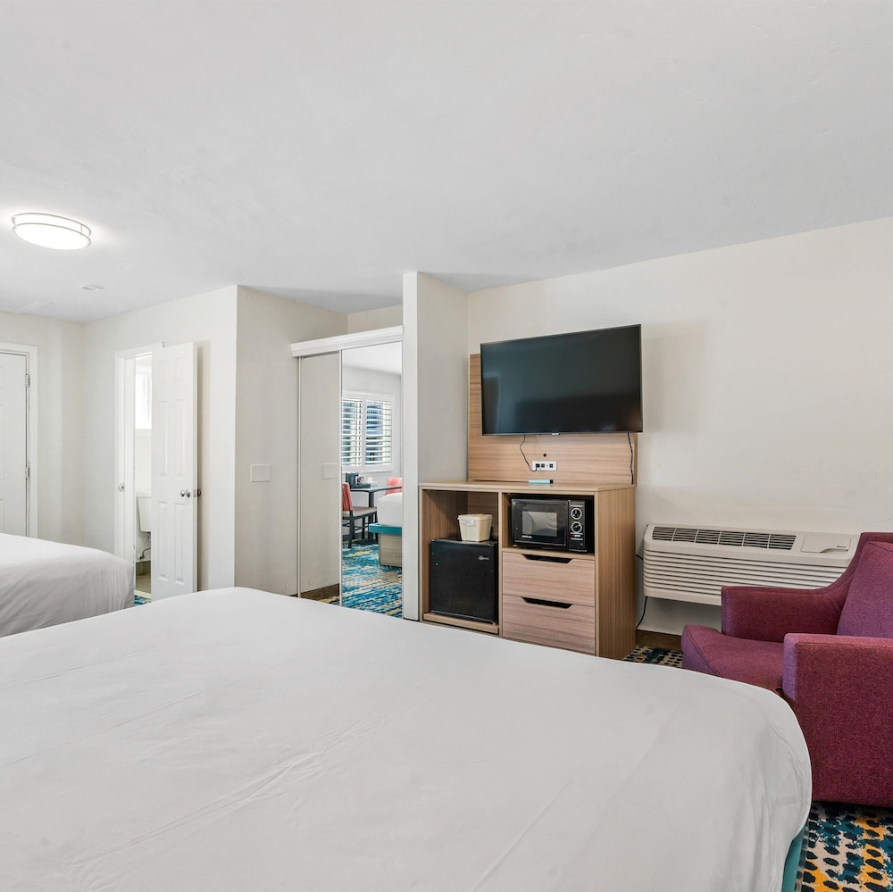 Pacific Shores Inn - photo 24