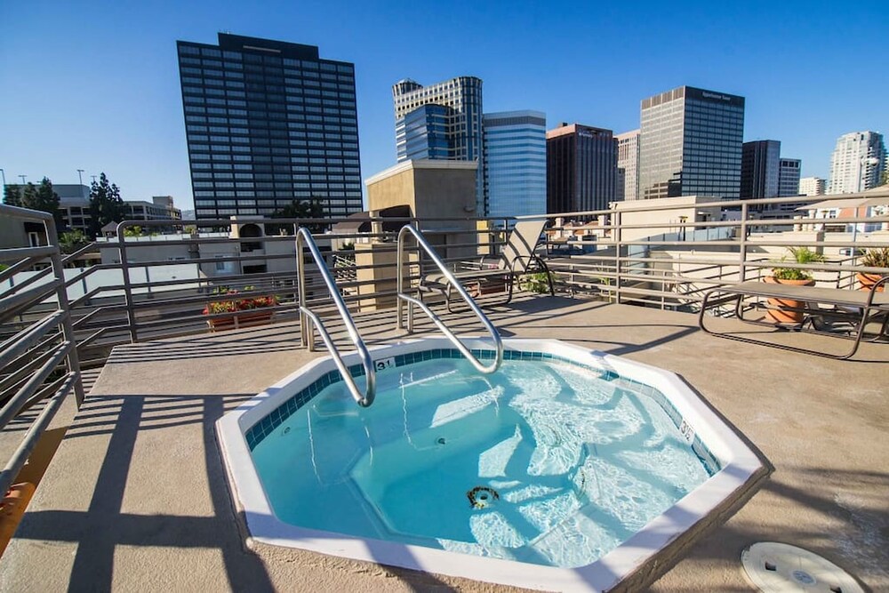 La Westwood Deluxe Suites - photo 25