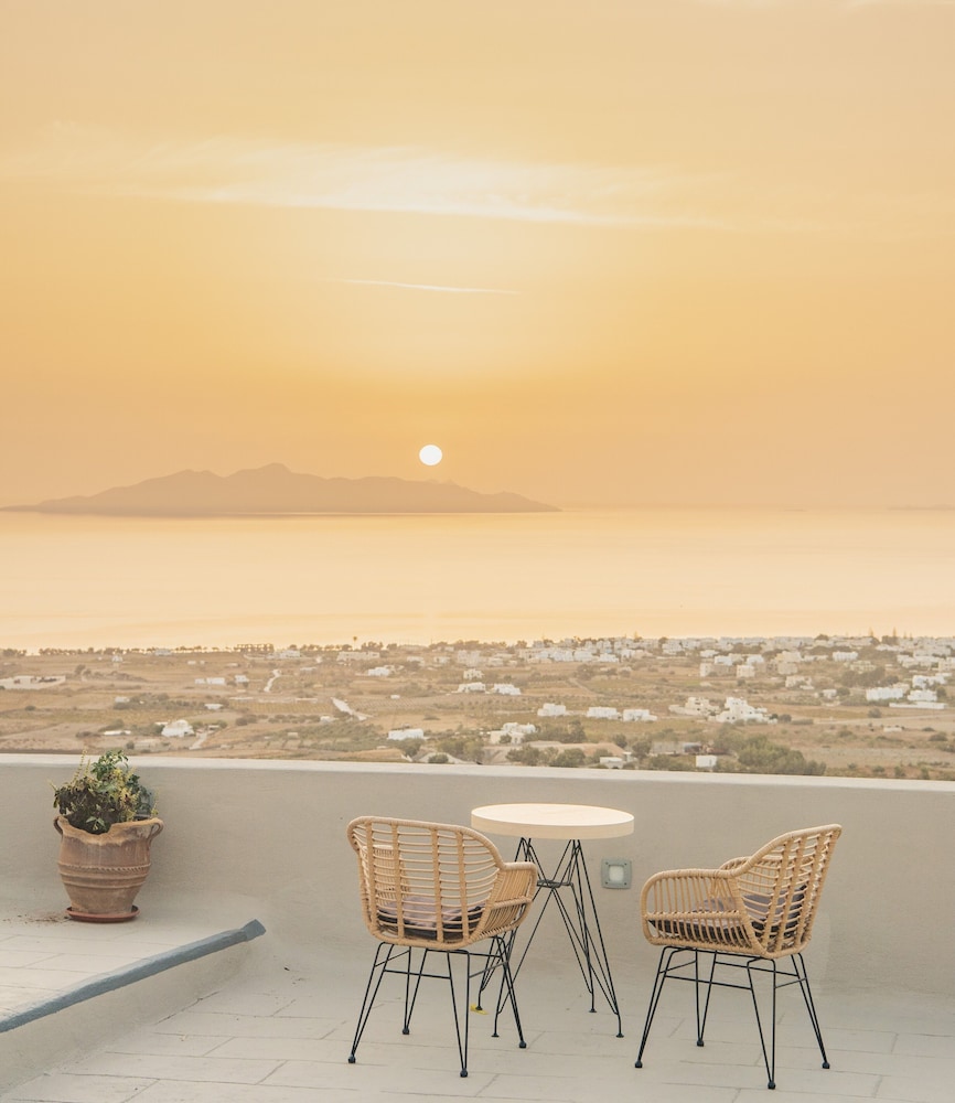 Nano Suites - carbon neutral hotel in Fira
